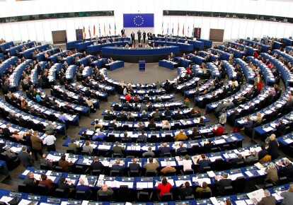 Європарламент розгляне доповідь про порушення верховенства права та ключових прав у Польщі