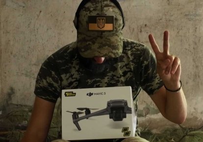 Украинский боец с дроном
