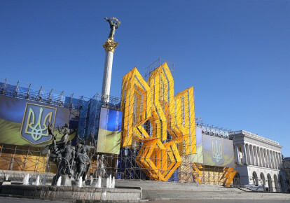 Зображення герба на Майдані Незалежності в Києві