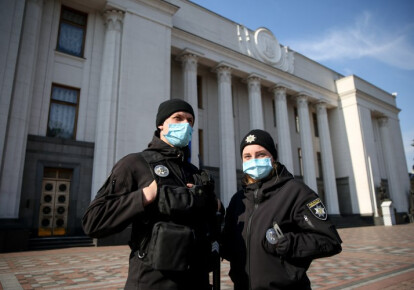 На совещании у Зеленского предложили ввести масочный режим по всей Украине. Фото: УНИАН