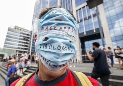 Бельгийцы протестуют против обязательного масочного режима / EPA/UPG