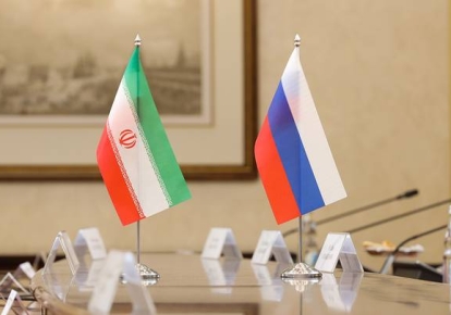 Флаги Ирана и России