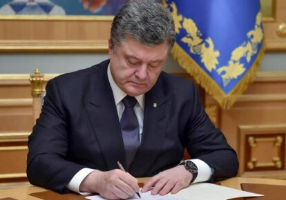 Указ президента Украины Петра Порошенко о введении военного положения вступил в силу