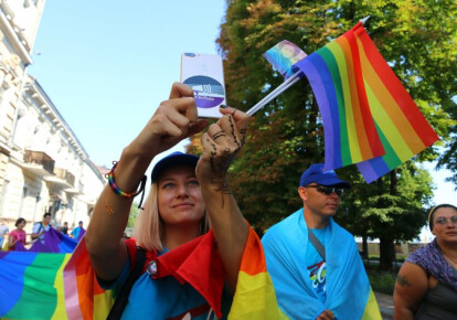 ЛГБТ-актвисты запросили Володимира Зеленського на "Київпрайд". Фото: УНІАН
