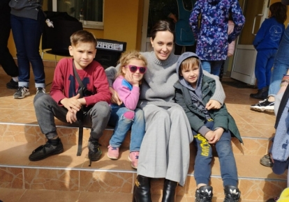 Анджеліна Джолі та дітки