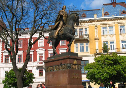 Памятник Даниилу Романовичу во Львове
