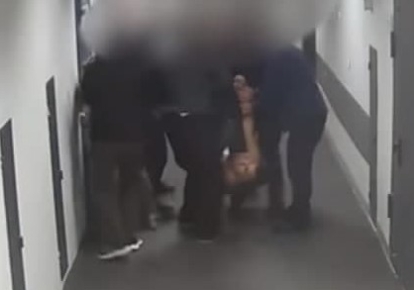 Саакашвили за руки и ноги затаскивали в тюремную больницу