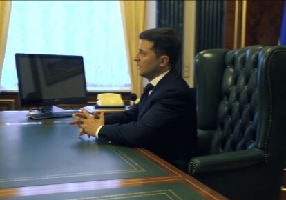 Владимир Зеленский пожаловался на неудобное президентское кресло. Фото: скриншот