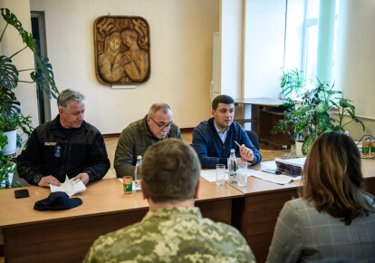 Володимир Гройсман провів засідання оперативного штабу у зв'язку з вибухами в Ічні. kmu.gov.ua