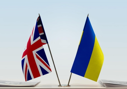 Флаги Британии и Украины