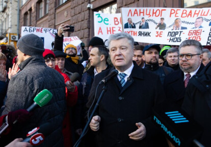 Петро Порошенко прийшов в Державне бюро розслідувань, де має відбутися його допит. Фото: УНІАН