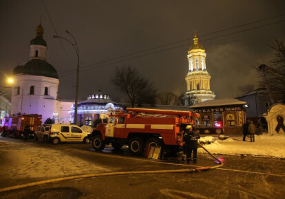 Полиция задержала бездомного за поджог здания на территории Киево-Печерской лавры. Фото: УНИАН