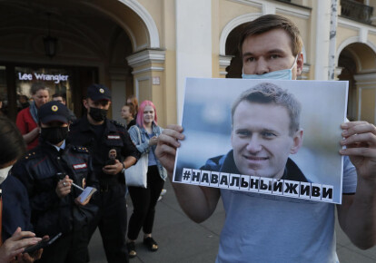 Імовірно Олексія Навального отруїли тією ж речовиною, якою отруїли Сергія і Юлію Скрипаль