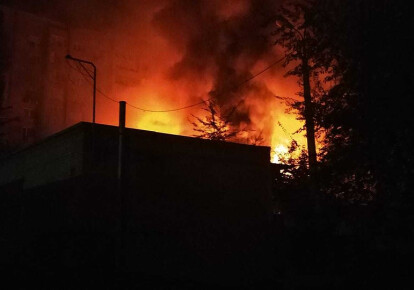 В центре неподконтрольного Донецка в воскресенье вечером, 7 октября, произошел масштабный пожар, в результате которого полностью сгорело здание института