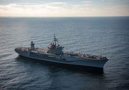 Флагманский корабль США Mount Whitney покидает Черное море;