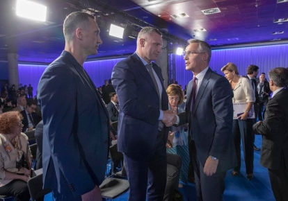 Виталий Кличко и его брат Владимир Кличко на саммите НАТО