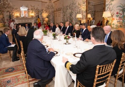 Владимир Зеленский 4 июня посетил посольство США в Брюсселе, где поучаствовал в ужине