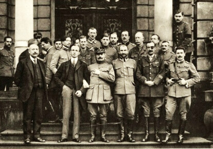 Місія Жозефа Бартелемі на ґанку палацу Потоцьких у Львові, лютий 1919 р.
