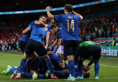 Італійці святкують гол у ворота збірної Австрії