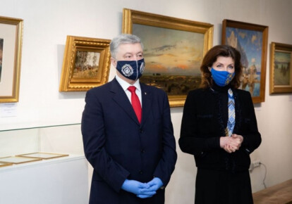 Петр Порошенко с супругой Мариной на открытии выставки в Музее Гончара, 26 мая. Фото: УНИАН