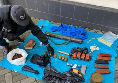 У Києві знайшли схованку з боєприпасами