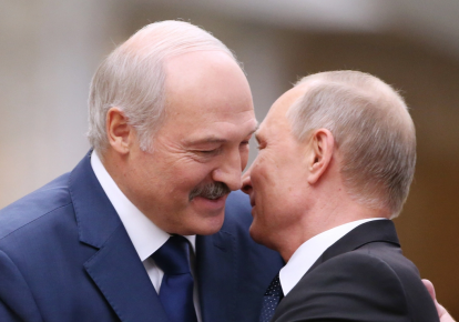 Самопровозглашенный президент Беларуси Олександр Лукашенко и его коллега из РФ Владимир Путин