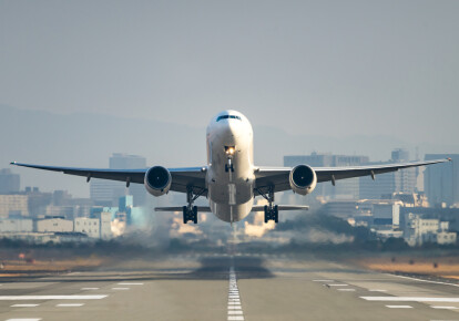 Україна відновила міжнародне авіасполучення в рамках послаблення карантину. Фото: Shutterstock