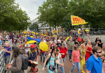Акція протесту проти карантину в Амстердамі