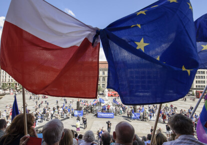 Прапори Польщі та ЄС
