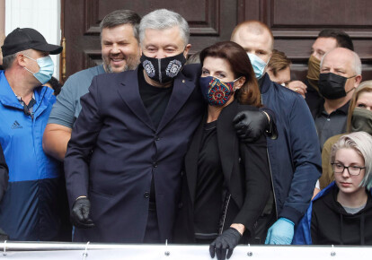 Суд отказался назначать Петру Порошенко меру пресечения. Фото: EPA/UPG