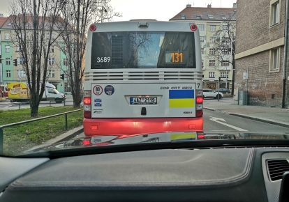 Общественный транспорт украсили флагами Украины