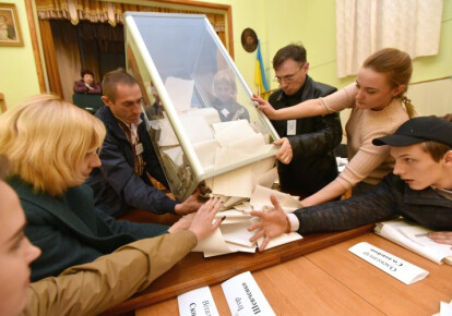 Центральная избирательная комиссия продолжает подсчет голосов на выборах президента Украины