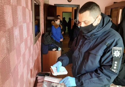 Вінницькі поліцейські затримали організовану злочинну групу телефонних шахраїв