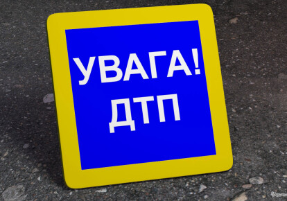 В Киеве столкнулись маршрутка и троллейбус