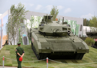 Танк Т-14 на платформі "Армата" експонується на виставці у Росії