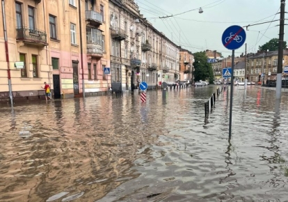 Во Львове затопило улицы