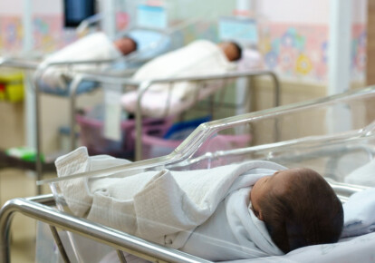 В Ірпені жінка з COVID-19 народила дитину. Фото: Shutterstock