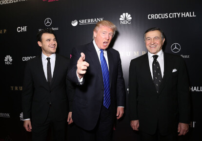 Емін Агаларов, Арас Агаларов і Дональд Трамп прибули на фінал конкурсу краси "Міс Всесвіт 2013", Москва/Getty Images