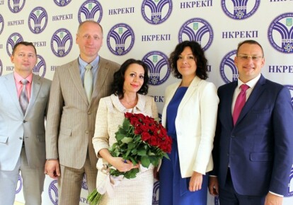 Оксана Кривенко (в центре с цветами)