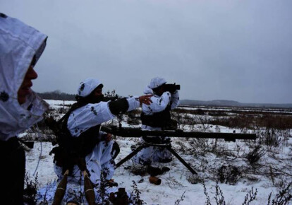 Вантажівка українських військових потрапив під гранатометный обстріл бойовиків на Донбасі