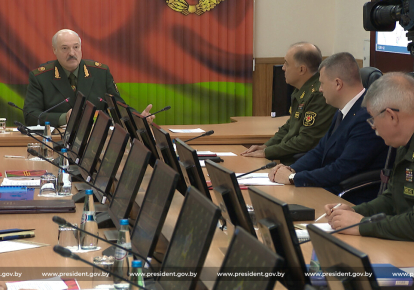 Россия с Беларусью проведут военные учения у границ Украины;
