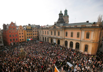 Акція протесту під будівлею Шведської академії в Стокгольмі