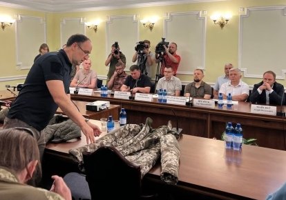Засідання антикорупційного комітету парламенту щодо закупівлі Міноборони військових курток