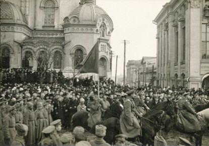 Харків, березень 1917-го: на майдані біля церкви революція іде...