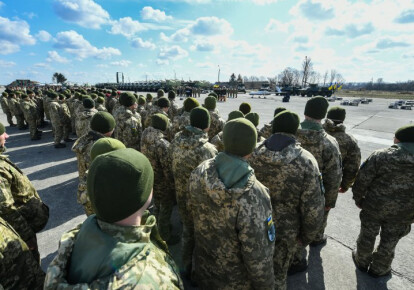 В случае победы на выборах президента Украины кандидата Владимира Зеленского армия должна будет выполнять присягу и подчиняться новому главнокомандующему