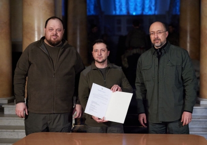 Зеленський підписав заявку на членство України в ЄС;