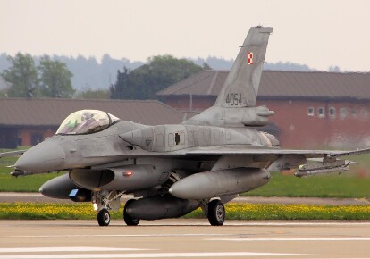 Истребитель F16