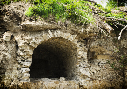 Розкопки старого міста, Камʼянця-Подільського, підвали
