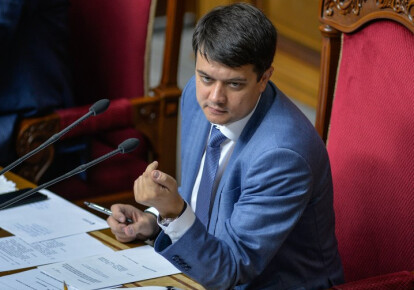 Дмитрий Разумков заявил, что партия "Слуга народа" не имеет планов менять состав судей Конституционного суда Украины.