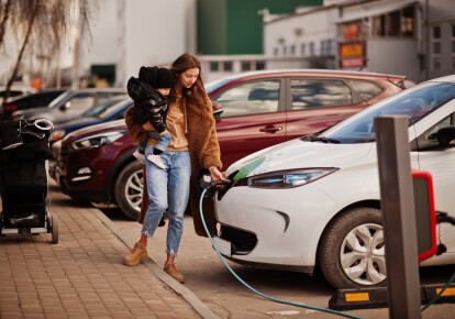 Автомобилям с нулевым уровнем выбросов необходимо проехать почти 80 тыс.км, прежде чем они станут такими же "экологичными", как автомобили на ископаемом топливе